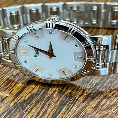 Piaget Dancer white gold, mother of pearl dial with 6 diamonds